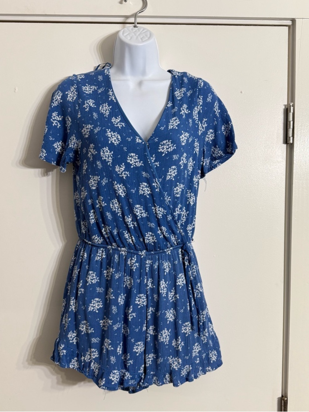 Blue Floral Wrap-Style Mini Shorts Jumpsuit with Self-Tie Waist size Med